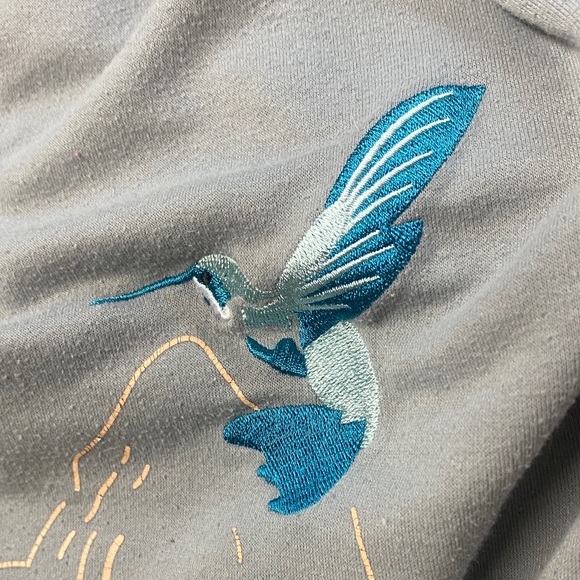 Gray Graphic T-Shirt with Bird and Wave Design - Picture 12 of 12
